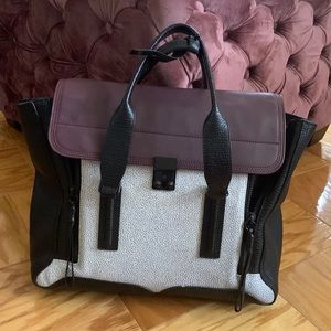 beautiful bag, like new, does not come with a strap.No sign of wear.